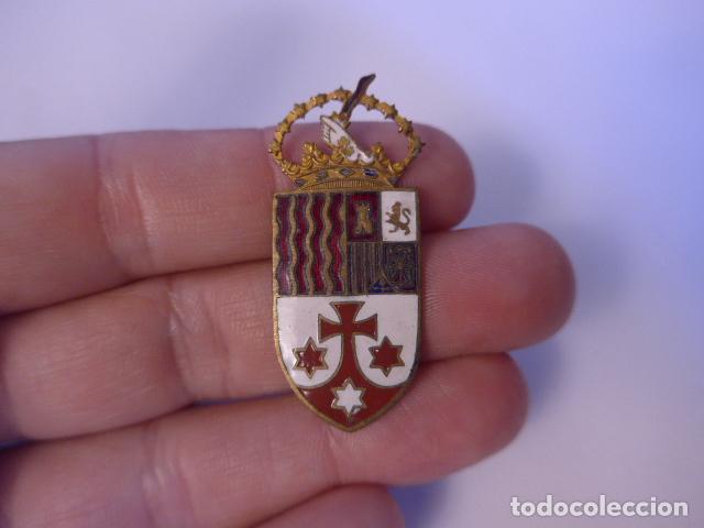 Militaria: Antigua insignia o emblema de Tarragona del Orden de las Carmelitas Descalzas, original.