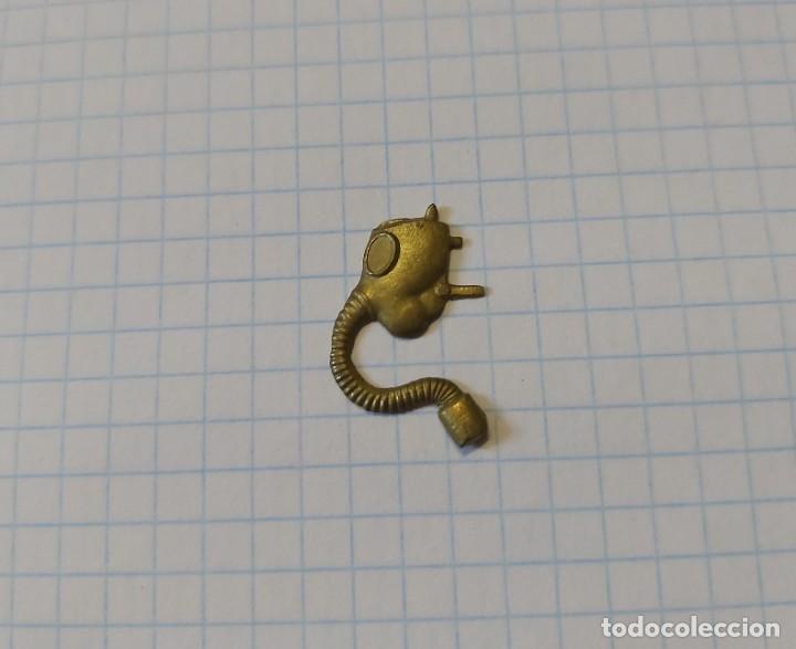 Militaria: M&aacute;scara antig&aacute;s centro de rokiski de 2 cm - Foto 1