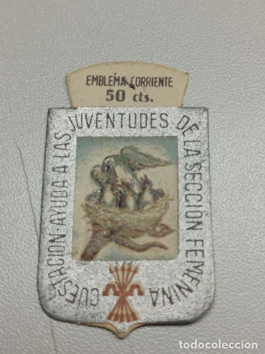 Militaria: AUXILIO SOCIAL EMBLEMA 50 CTS. CUESTACION AYUDA A LAS JUVENTUDES SECCION FEMENINA