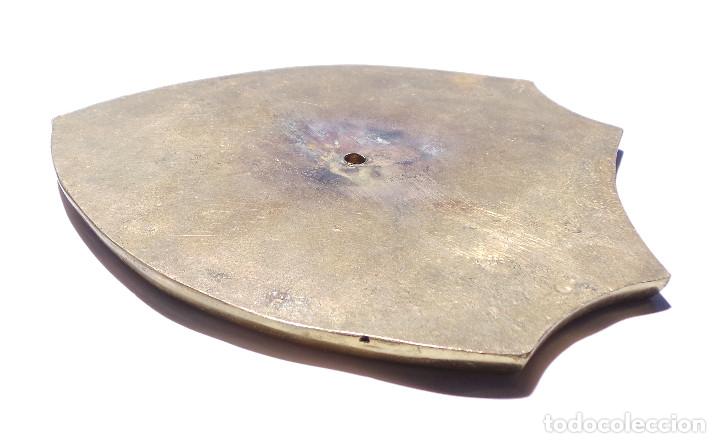Militaria: ESCUDO DE BRONCE. 17,5X15,5. - Foto 5