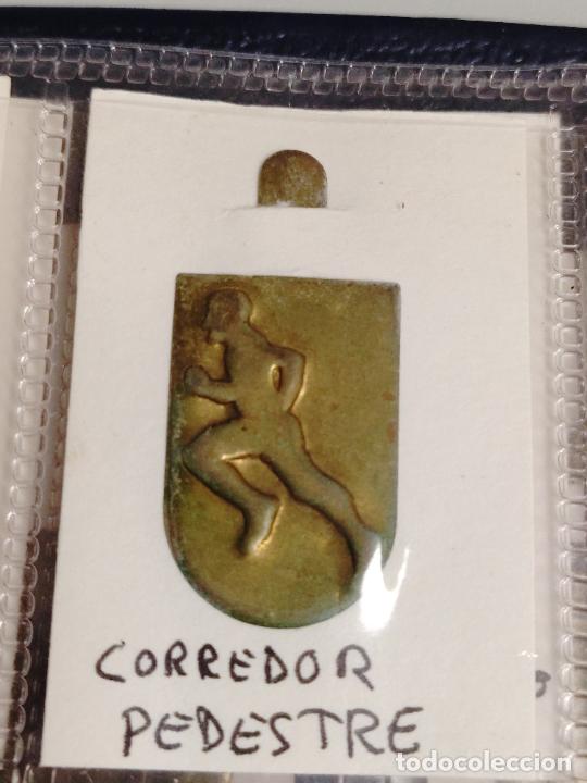 Militaria: EMBLEMA AUXILIO SOCIAL METALICO GUERRA CIVIL CORREDOR PEDESTRE