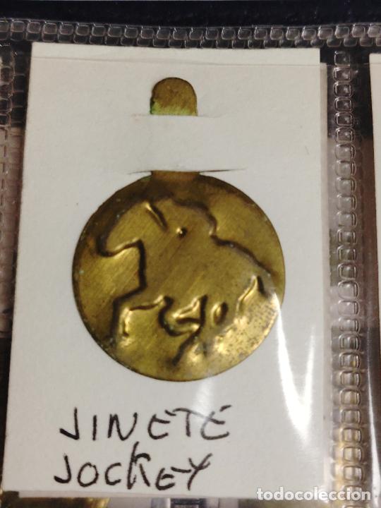 Militaria: EMBLEMA AUXILIO SOCIAL METALICO GUERRA CIVIL JINETE JOCKEY