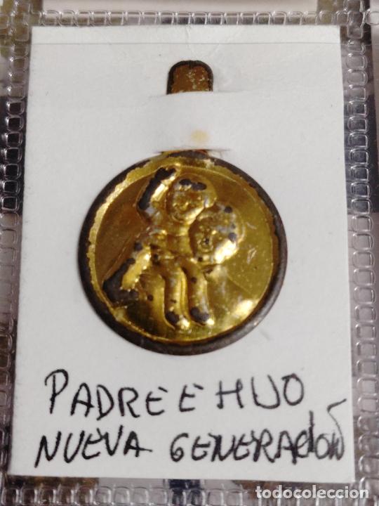 Militaria: EMBLEMA AUXILIO SOCIAL METALICO GUERRA CIVIL PADR E HIJO NUEVA GENERACION