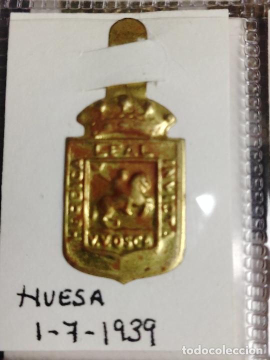 Militaria: EMBLEMA AUXILIO SOCIAL METALICO GUERRA CIVIL ESCUDO HUESCA