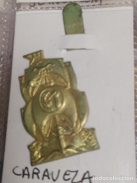 Militaria: EMBLEMA AUXILIO SOCIAL METALICO GUERRA CIVIL ESCUDO CARABELA FALANGE