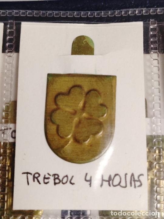 Militaria: EMBLEMA AUXILIO SOCIAL METALICO GUERRA CIVIL ESCUDO TREBOL CUATRO HOJAS