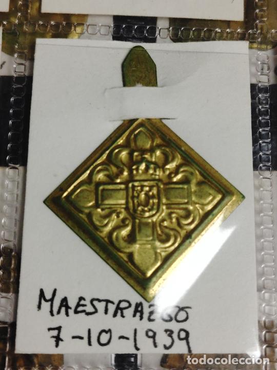 Militaria: EMBLEMA AUXILIO SOCIAL METALICO GUERRA CIVIL ESCUDO CUERPO EJERCITO MAESTRAZGO