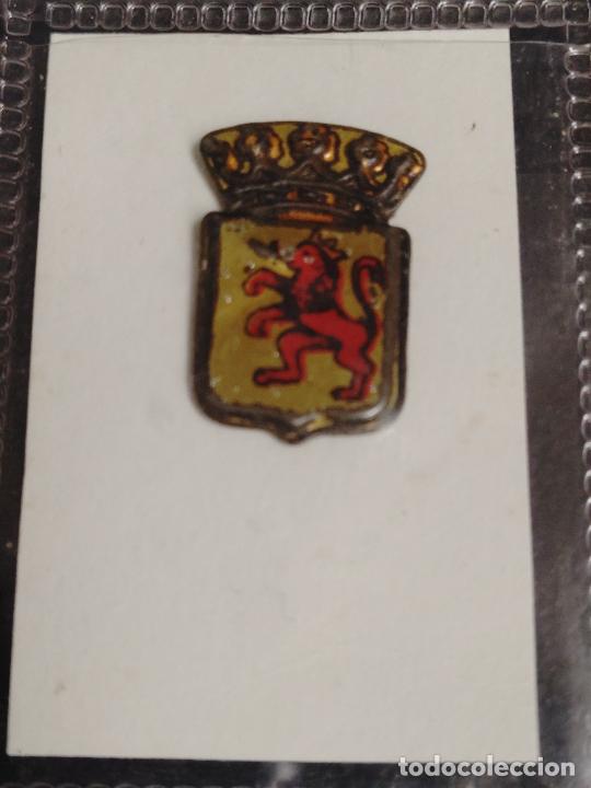Militaria: EMBLEMA AUXILIO SOCIAL METALICO GUERRA CIVIL ESCUDO ESMALTADO ZARAGOZA DE AGUJA MUY RARO