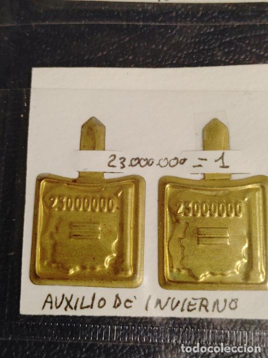 Militaria: PAREJA DE EMBLEMA AUXILIO SOCIAL METALICO GUERRA CIVIL ESCUDO 23.000.000=1 SOLA ESPA&Ntilde;A