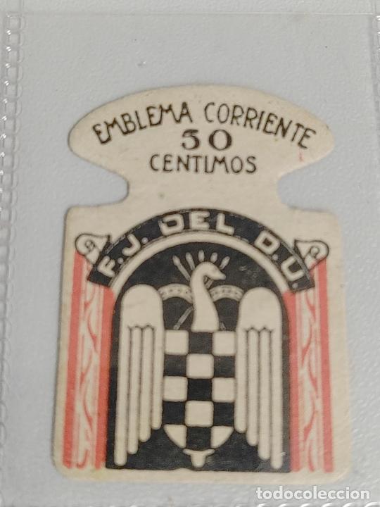 Militaria: EMBLEMA CORRIENTE 50 CENTIMOS FRENTE DE JUVENTUDES D.U DISTRITO UNIVERSITARIO GUERRA CIVIL