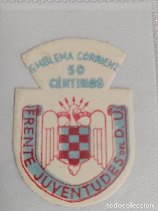 Militaria: EMBLEMA CORRIENTE 50 CENTIMOS FRENTE DE JUVENTUDES D.U DISTRITO UNIVERSITARIO AUXILIO SOCIAL