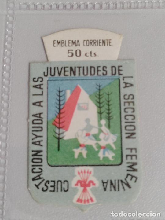 Militaria: AUXILIO SOCIAL EMBLEMA CORRIENTE 50 CTS. CUESTACION AYUDA A LAS JUVENTUDES DE LA SECCION FEMENINA.