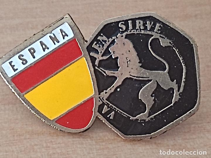 Militaria: OJE VALE QUIEN SIRVE ESPA&Ntilde;A FRENTE JUVENTUDES PINCHO 2,5 CM LARGO