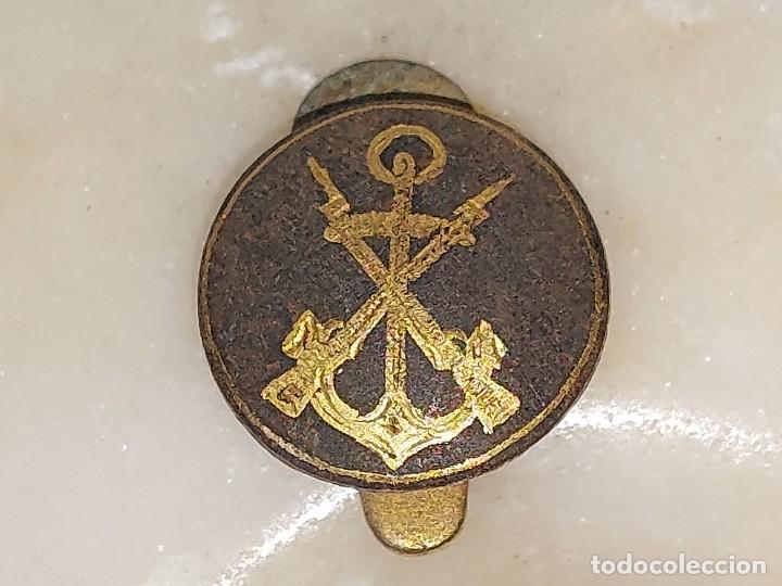 Militaria: ANTIGUA INSIGNIA MILITAR DE OJAL DAMASQUINADA EN ORO DEL CUERPO DE INFANTERIA DE MARINA A&Ntilde;OS 60