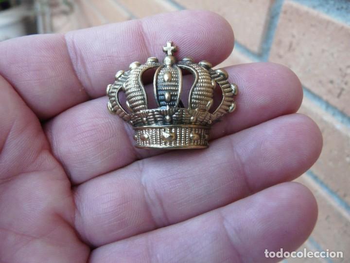 Militaria: ANTIGUA CORONA DE GORRA DORADA - EPOCA ALFONSO XIII - 3,5 cm