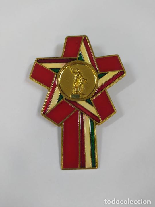 Militaria: INSIGNIA SOVI&Eacute;TICA DE HUNGR&Iacute;A. - Foto 1