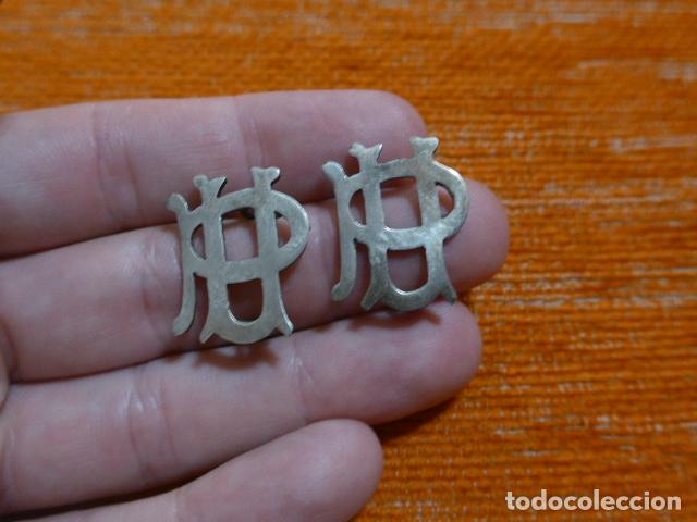 Militaria: Antigua pareja de emblemas insignias de la Policia Urbana, originales de republica y guerra civil.