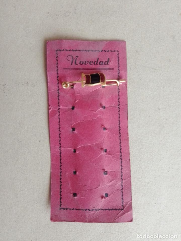 Militaria: pisa corbatas de Falange - Foto 1