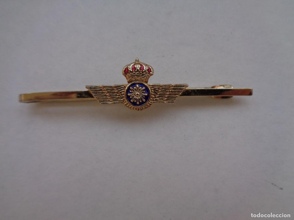 Militaria: AVIACION : PISACORBATA CON ROKISKI DEL CUERPO DE INTENDENCIA DEL EJERCITO DEL AIRE