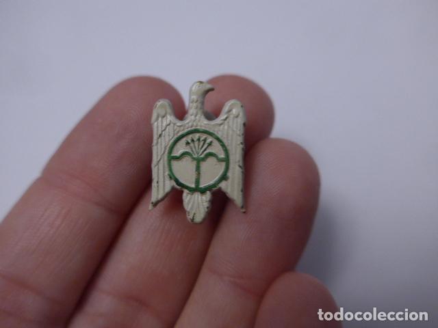 Militaria: Antigua insignia a identificar, falange ?