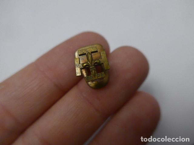 Militaria: Antigua insignia de boy scouts catolicos belgas de a&ntilde;os 50, Belgica. Original