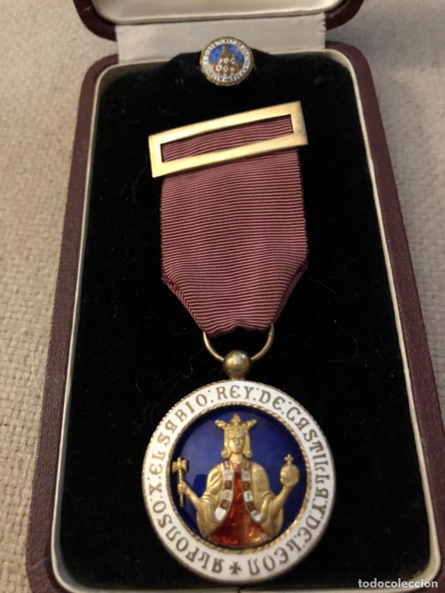 Militaria: Medalla e insignia Alfonso x el sabio - Foto 1