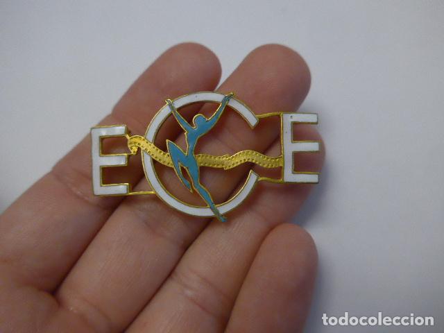 Militaria: Antigua insignia emblema esmaltado a identificar, escuela de creacion escenica ??