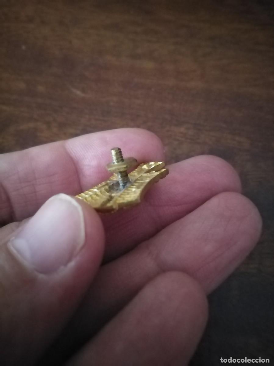 Militaria: Insignia Ej&eacute;rcito de Portugal. A tuerca. - Foto 2