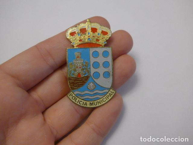 Militaria: Antigua insignia emblema de la policia municipal de Sarria, Galicia. Original.