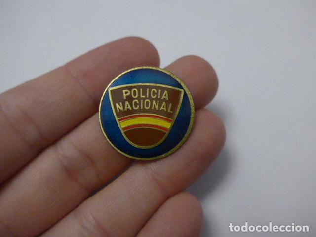 Militaria: Antigua insignia de la Policia Nacional, original