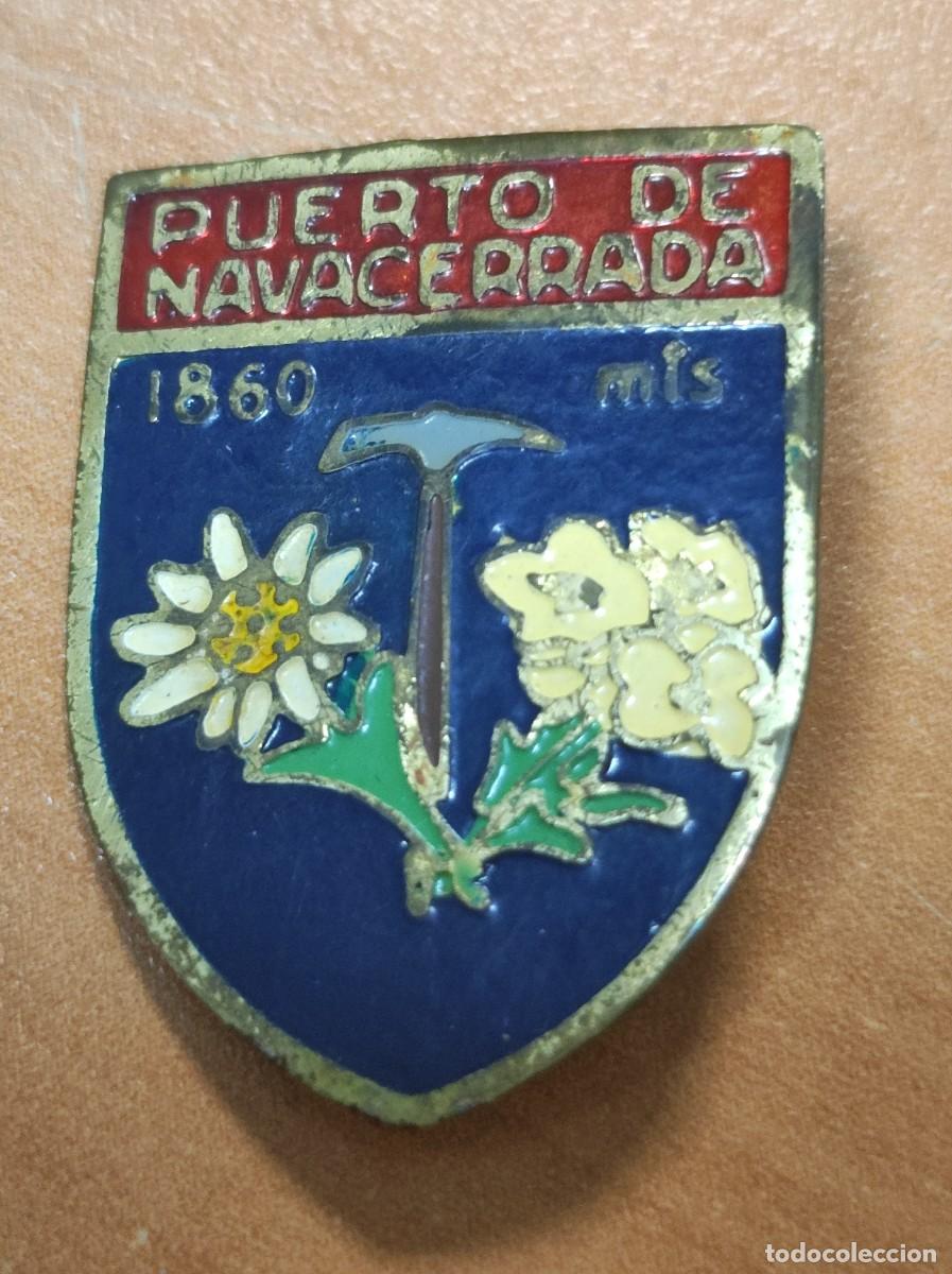 Militaria: ANTIGUA INSIGNIA PUERTO DE NAVACERRADA - Foto 1