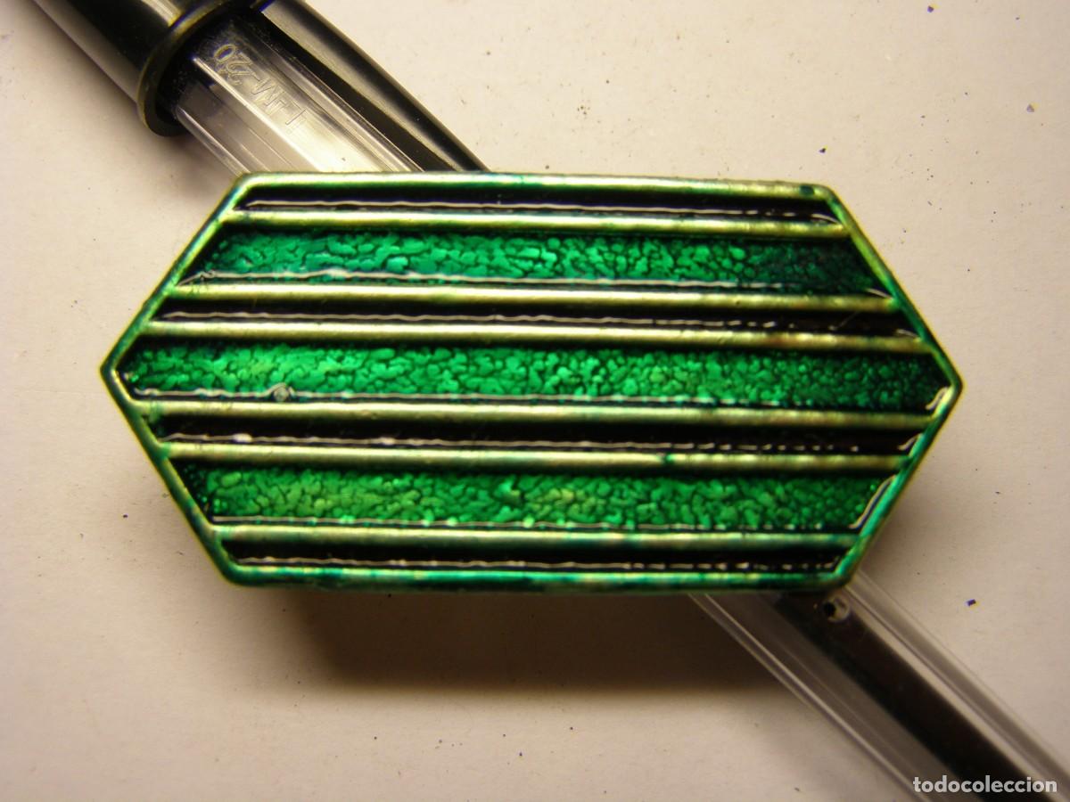 Military Antiques: Vieja insignia de cabo, de monta&ntilde;a, Ej&eacute;rcito Espa&ntilde;ol, a&ntilde;os 70. De gorra.