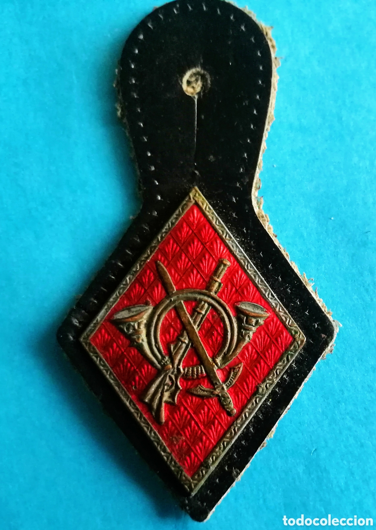 Militaria: PEPITO DE INFANTERIA. CUERO Y ESMALTE. EL ENVIO,ESTA INCLUIDO.