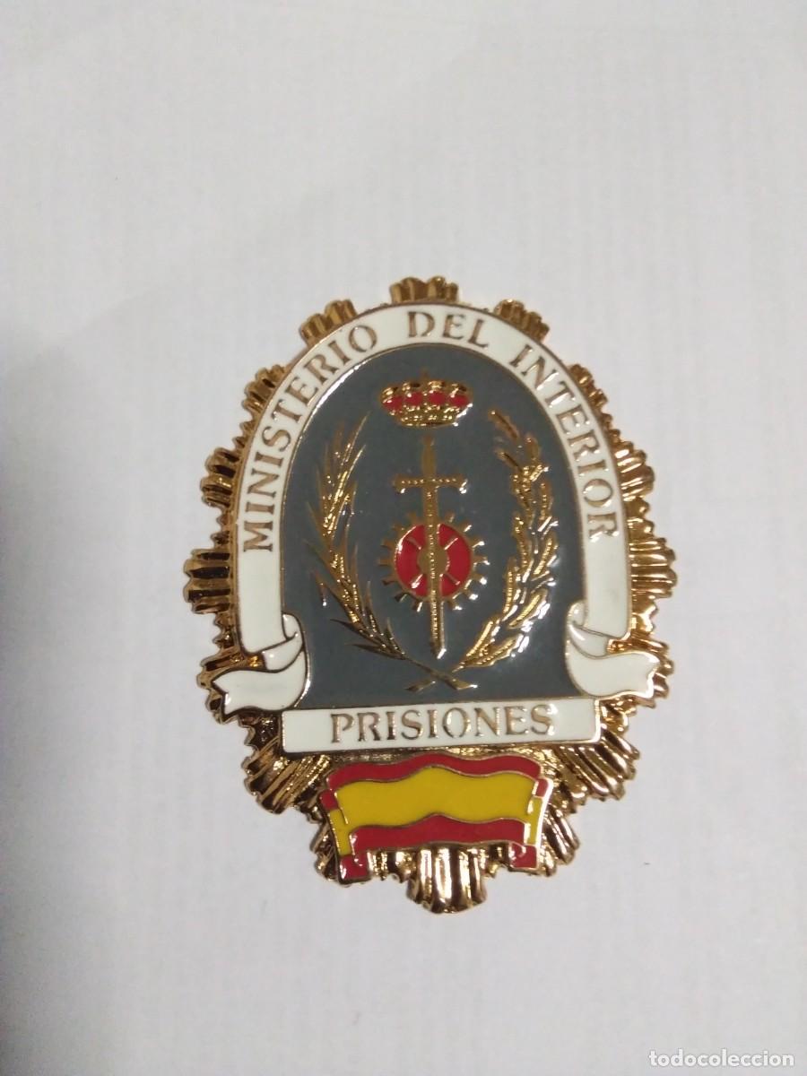 Militaria: Placa de cartera Prisiones. Ministerio de Interior - Foto 1