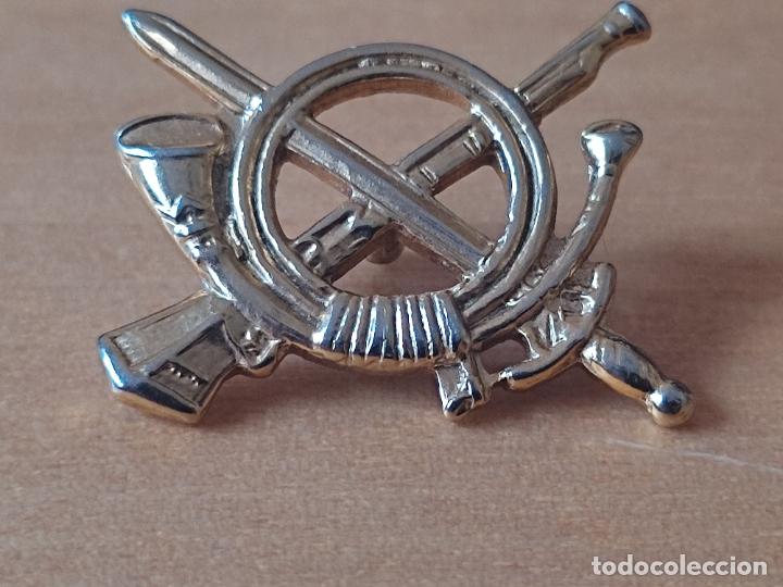 Militaria: INFANTERIA INSIGNIA CORNETIN ARCABUZ SABLE FALTA TUERCA DEL DORSO
