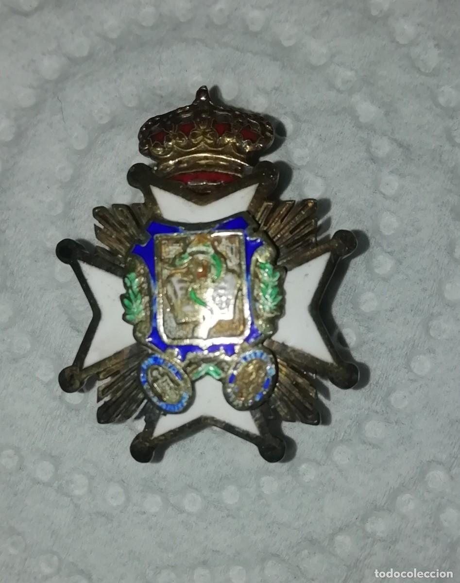 Militaria: Antigua insignia de solapa sanidad militar