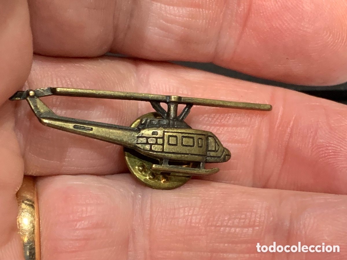 Militaria: Pin - Helic&oacute;ptero- metal -