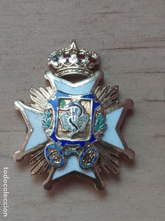 Military Antiques: Insignia farmacia merito sanitario- plata esmaltada ba&ntilde;ada en oro