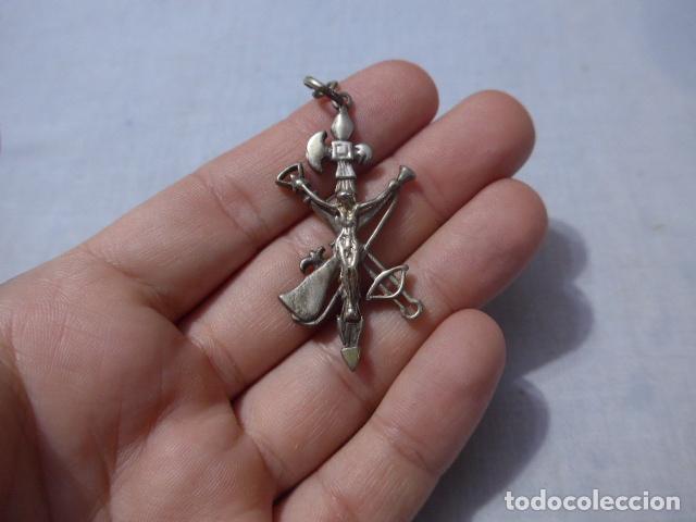 Militaria: Antigua insignia colgante del Cristo de la Legion.
