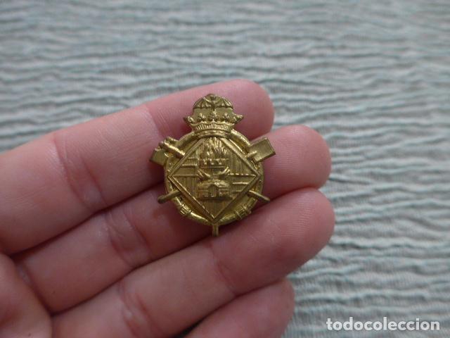 Militaria: Antigua insignia o emblema de Bomberos de Barcelona. Original