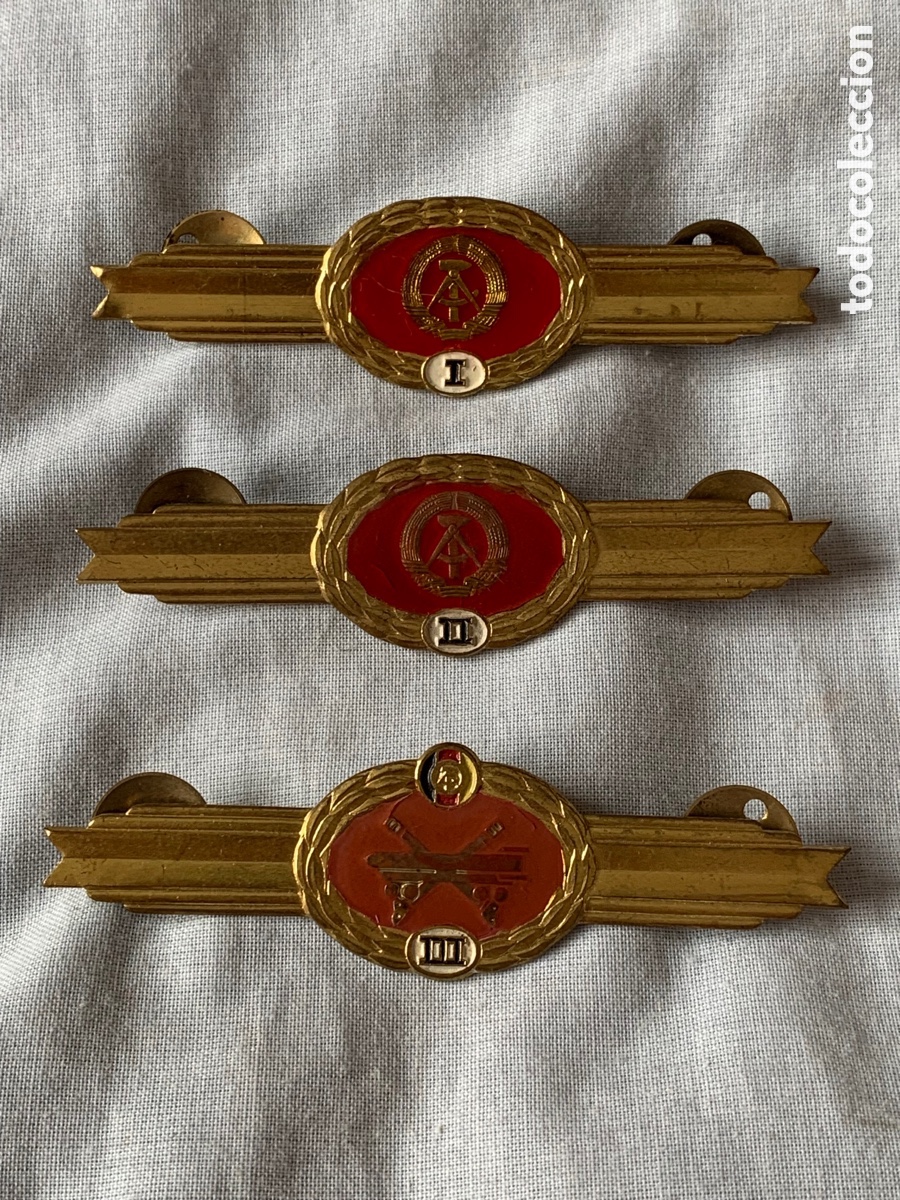 Military Antiques: TRES EMBLEMA DE CALIFICACI&Oacute;N REPUBLICA DEMOCR&Aacute;TICA ALEMANA DDR