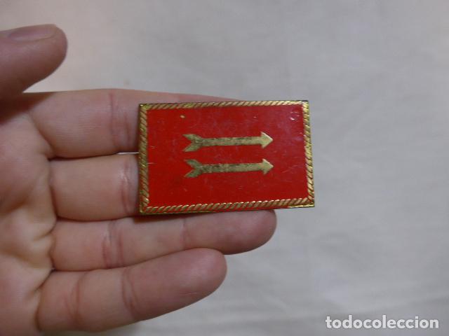 Militaria: Antiguo emblema insignia de falange de 2 flechas. Frente Juventudes, OJE.