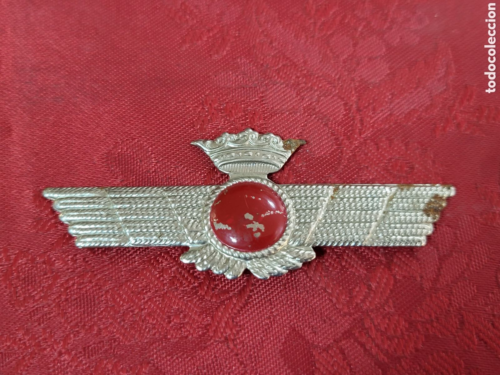 Military Antiques: ROKISKI CAPITAN DE AVIACION . PUNTO CENTRAL ROJO . EPOCA DE FRANCO . 7 &times; 2,6 CM