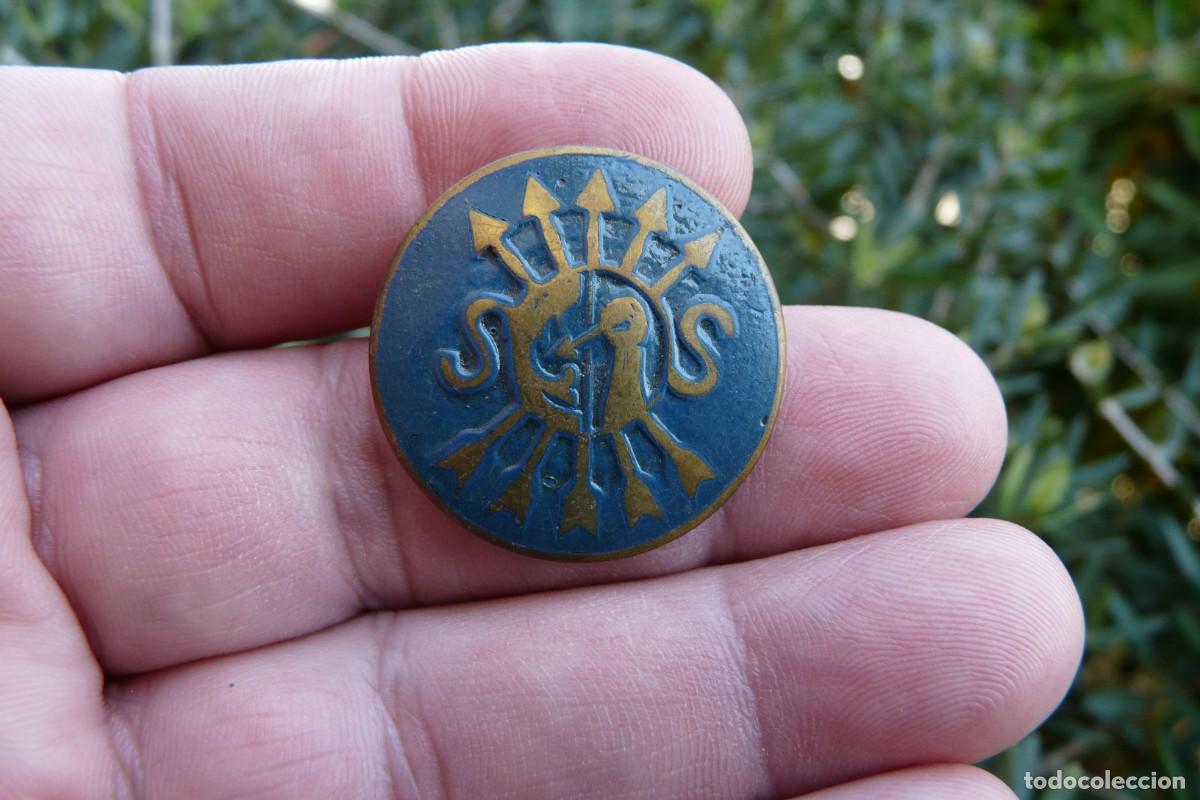 Militaria: ANTIGUA INSIGNIA DEL SERVICIO SOCIAL DE LA FALANGE