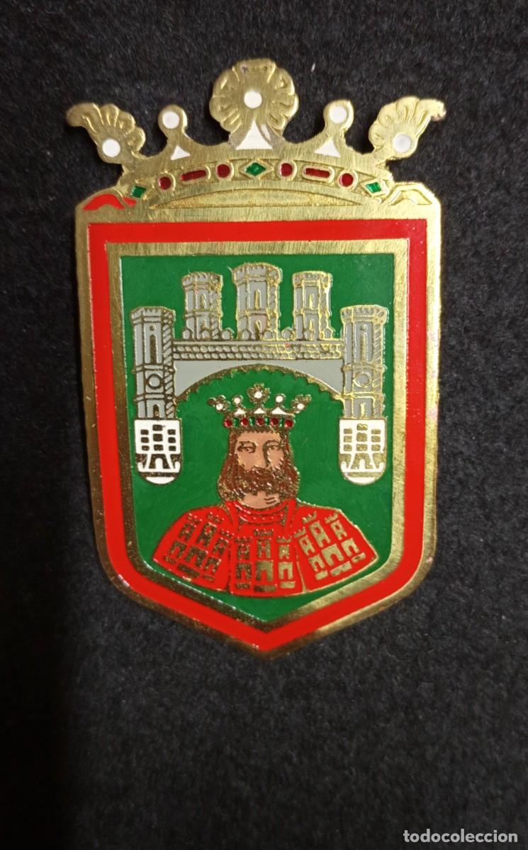Militaria: Escudo de Burgos. 7 cm. - Foto 1