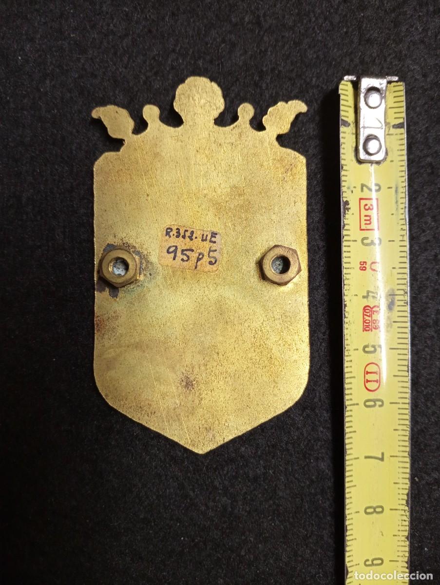Militaria: Escudo de Burgos. 7 cm. - Foto 2