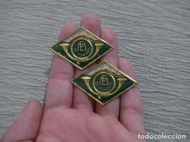 Militaria: Antigua pareja de insignias rombo de Escuela de Monta&ntilde;a originales franquistas, epoca Franco