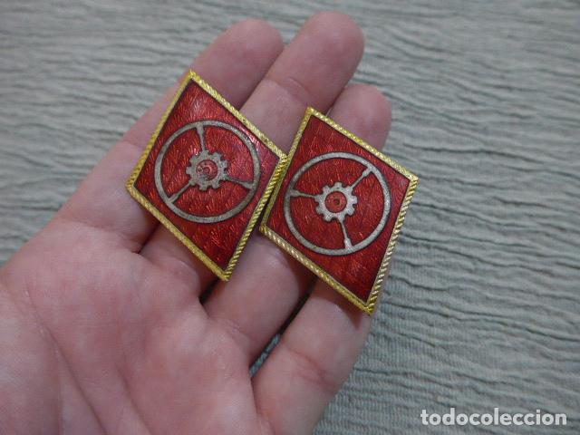 Militaria: Antigua pareja de insignias rombos esmaltados de automovilismo, originales franquistas, epoca Franco