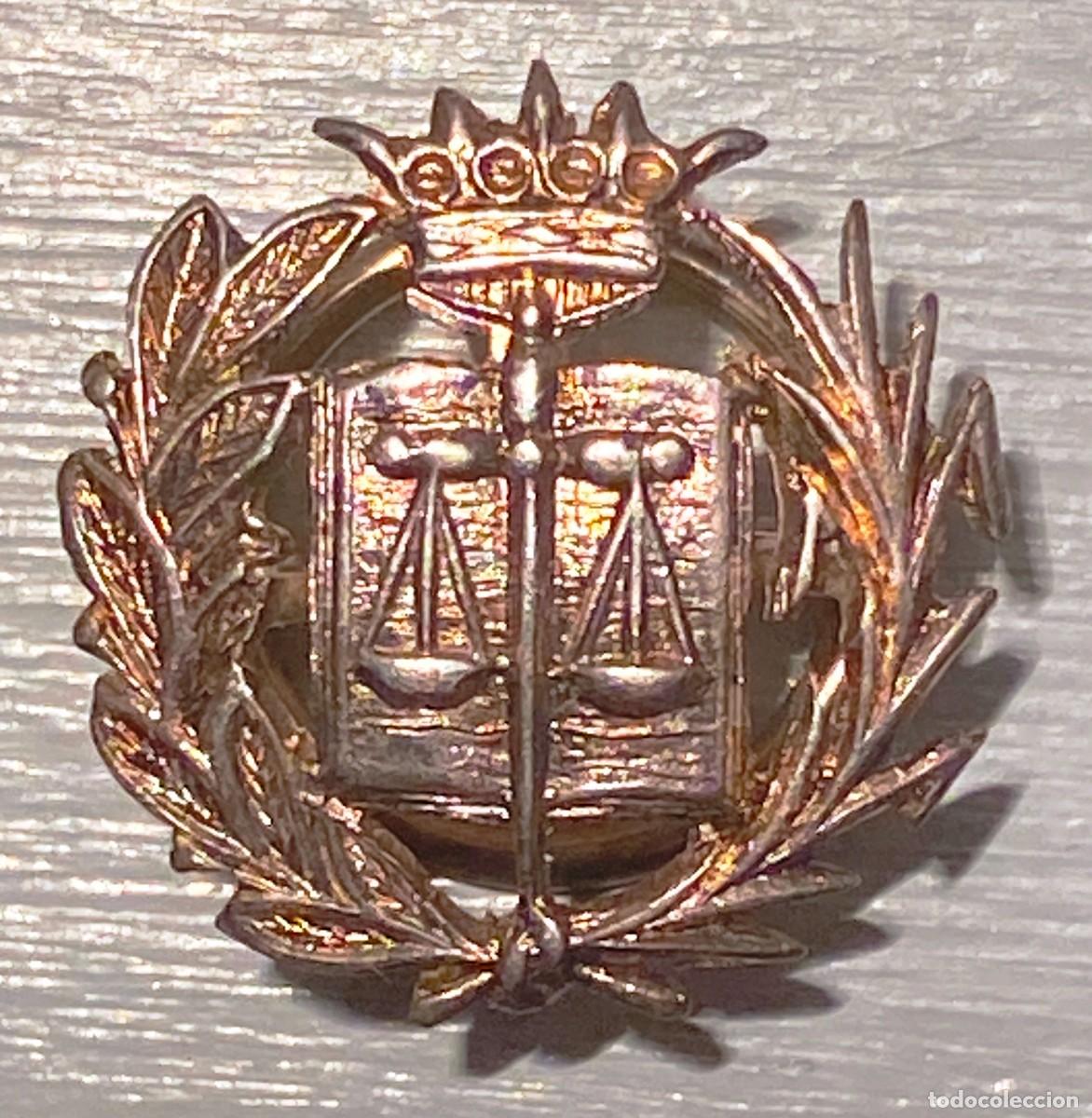 Militaria: ANTIGUO PIN DE SOLAPA DE PLATA DE ABOGADO, EPOCA DE FRANCO, PRECIOSO MIDE 1,6 CMS. DE DIAMETRO.