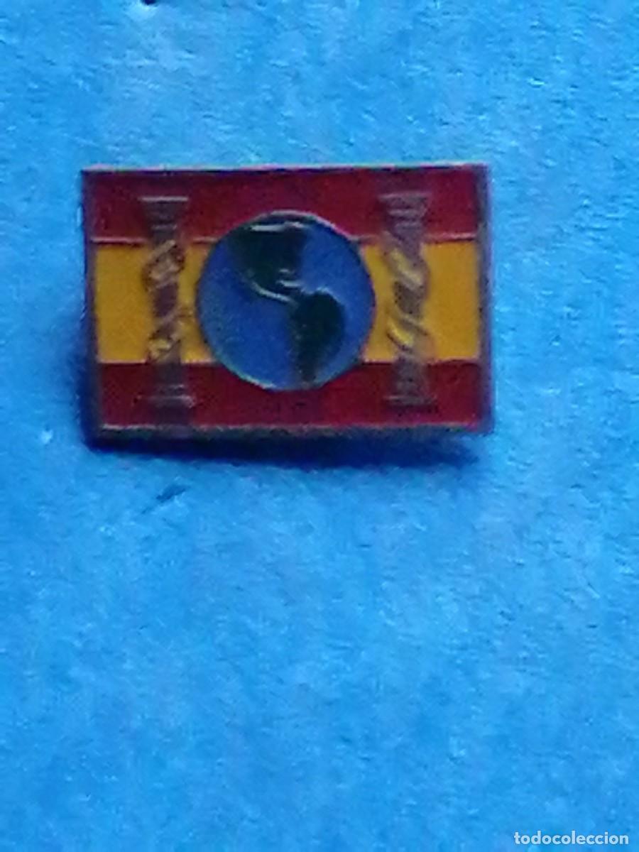 Militaria: Insignia de solapa C&iacute;rculo Hispano Americano